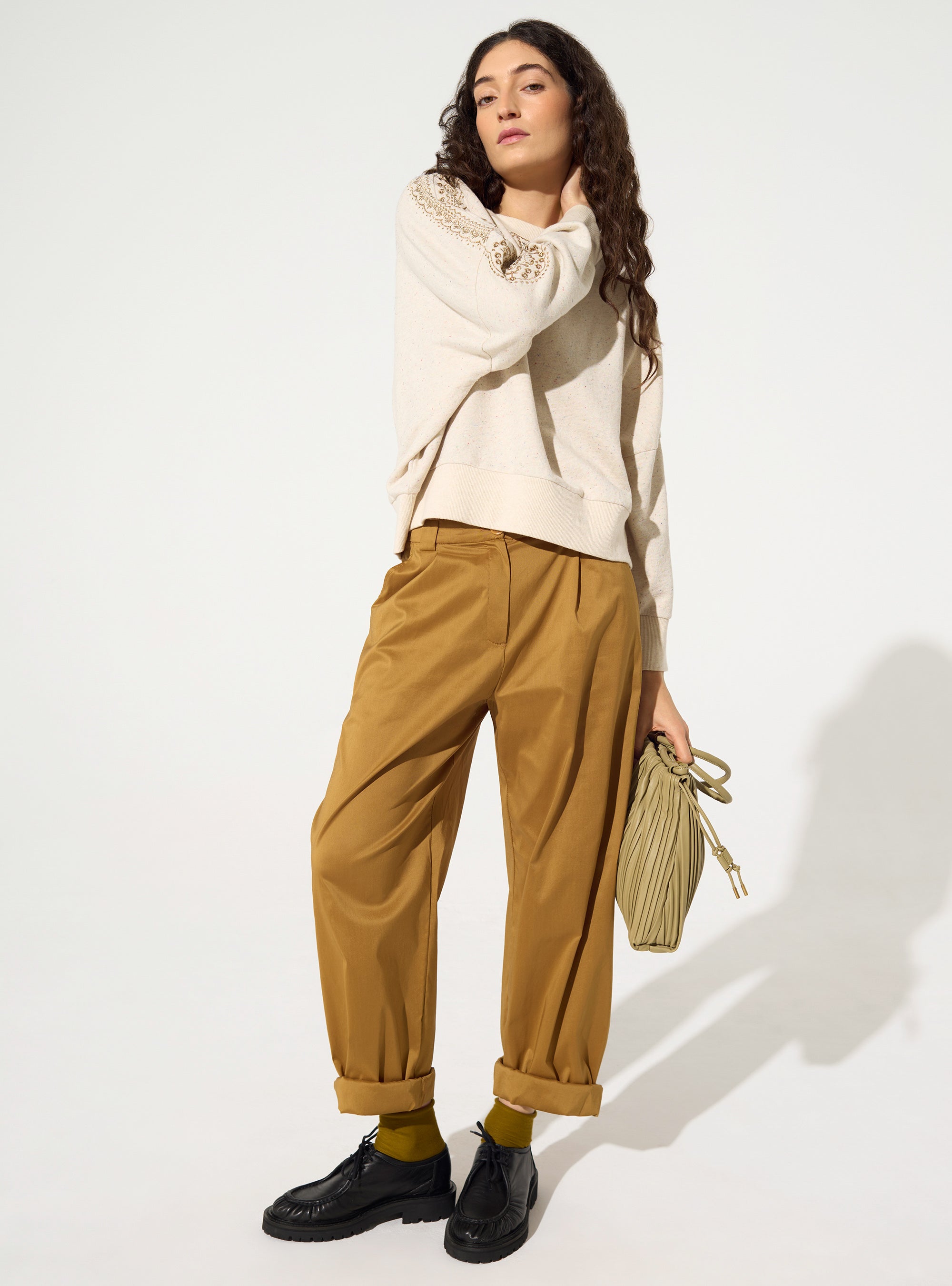 Embroidered sweatshirt in unbleached cotton