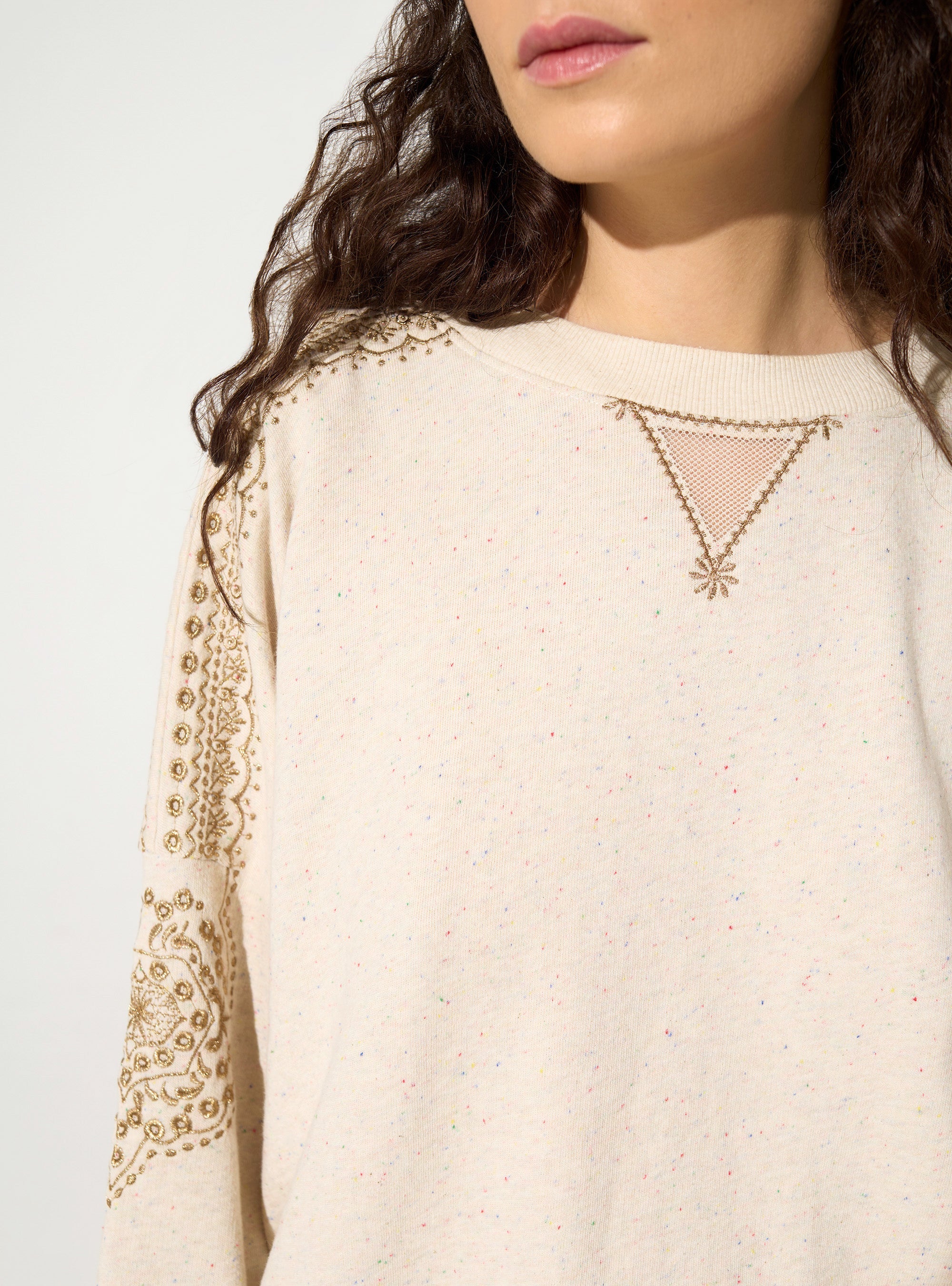 Embroidered sweatshirt in unbleached cotton