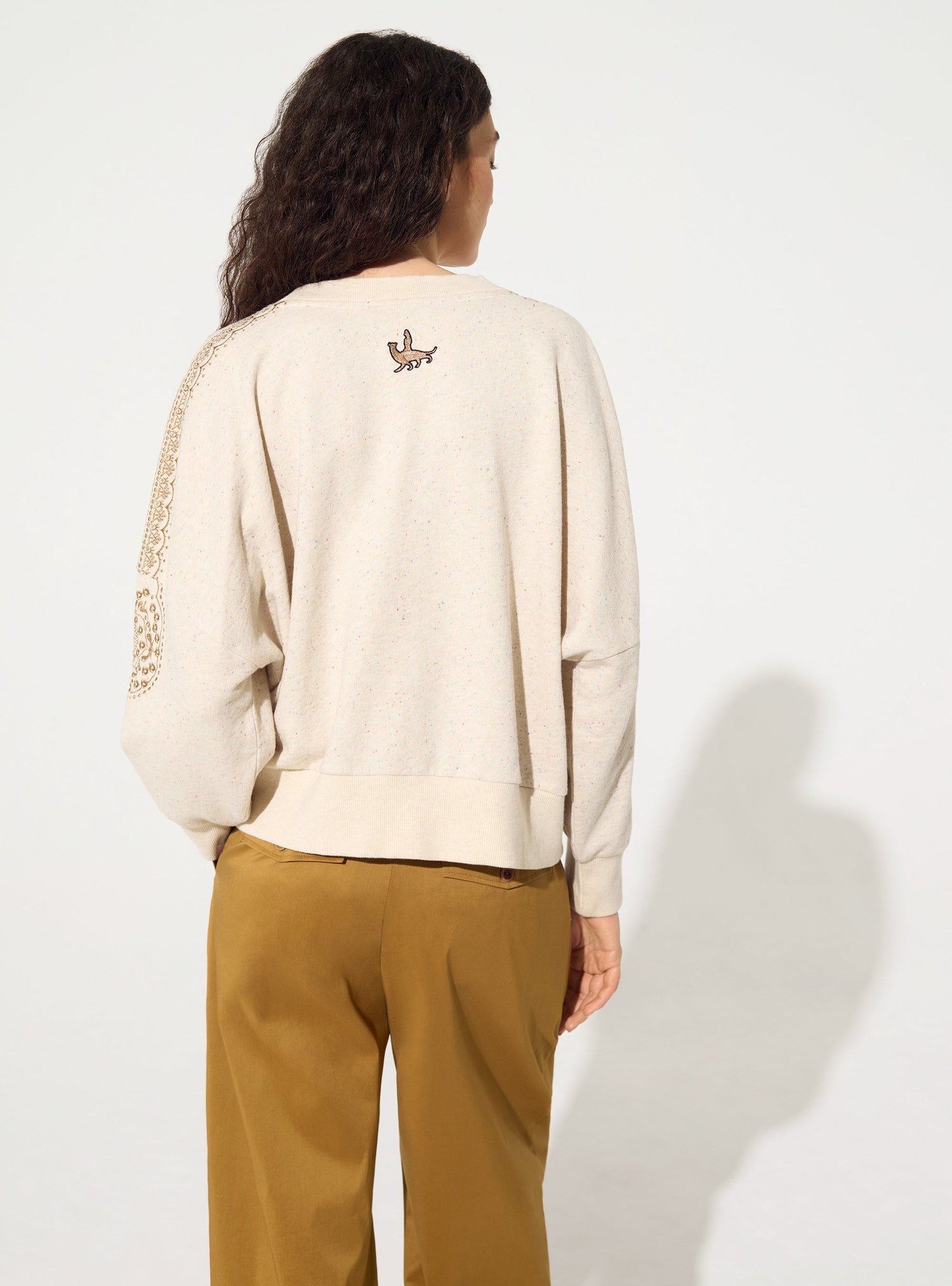 Embroidered sweatshirt in unbleached cotton