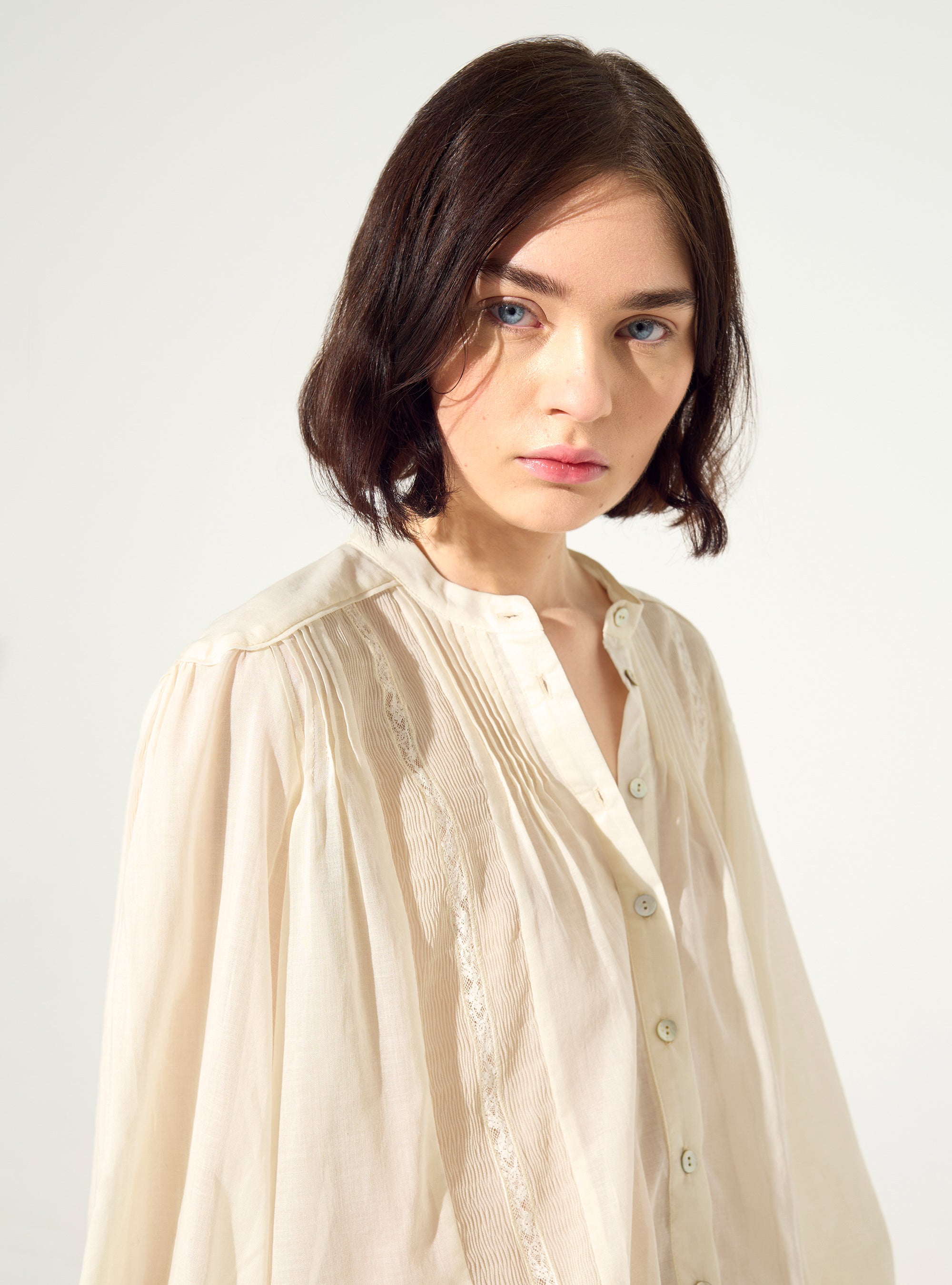 White oversized pleated shirt with authentical Calais-Caudry® lace