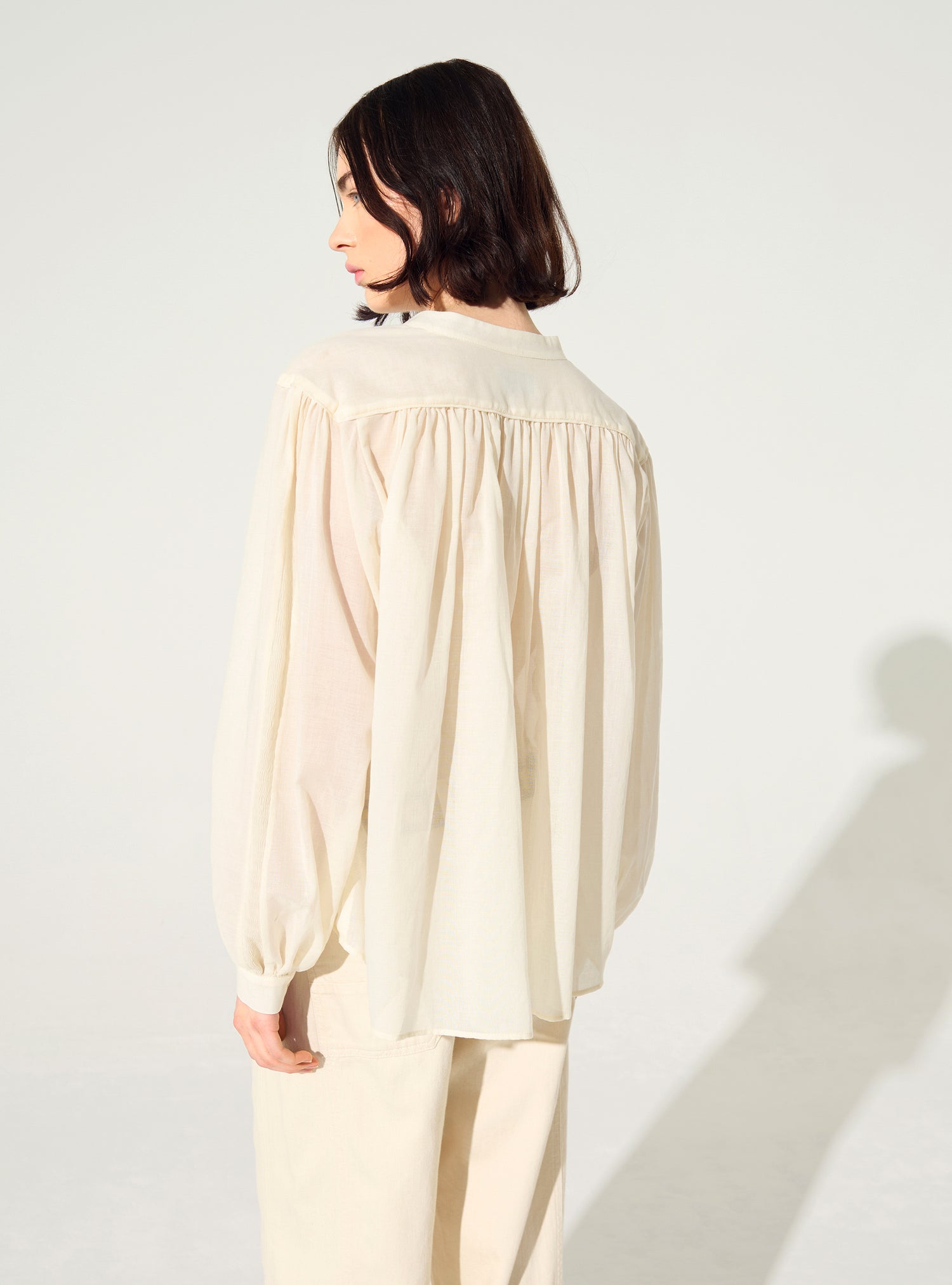 White oversized pleated shirt with authentical Calais-Caudry® lace