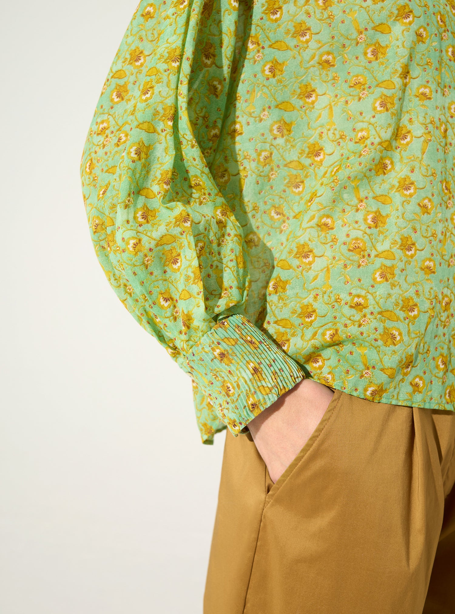 Oversized printed pleated shirt in green cotton