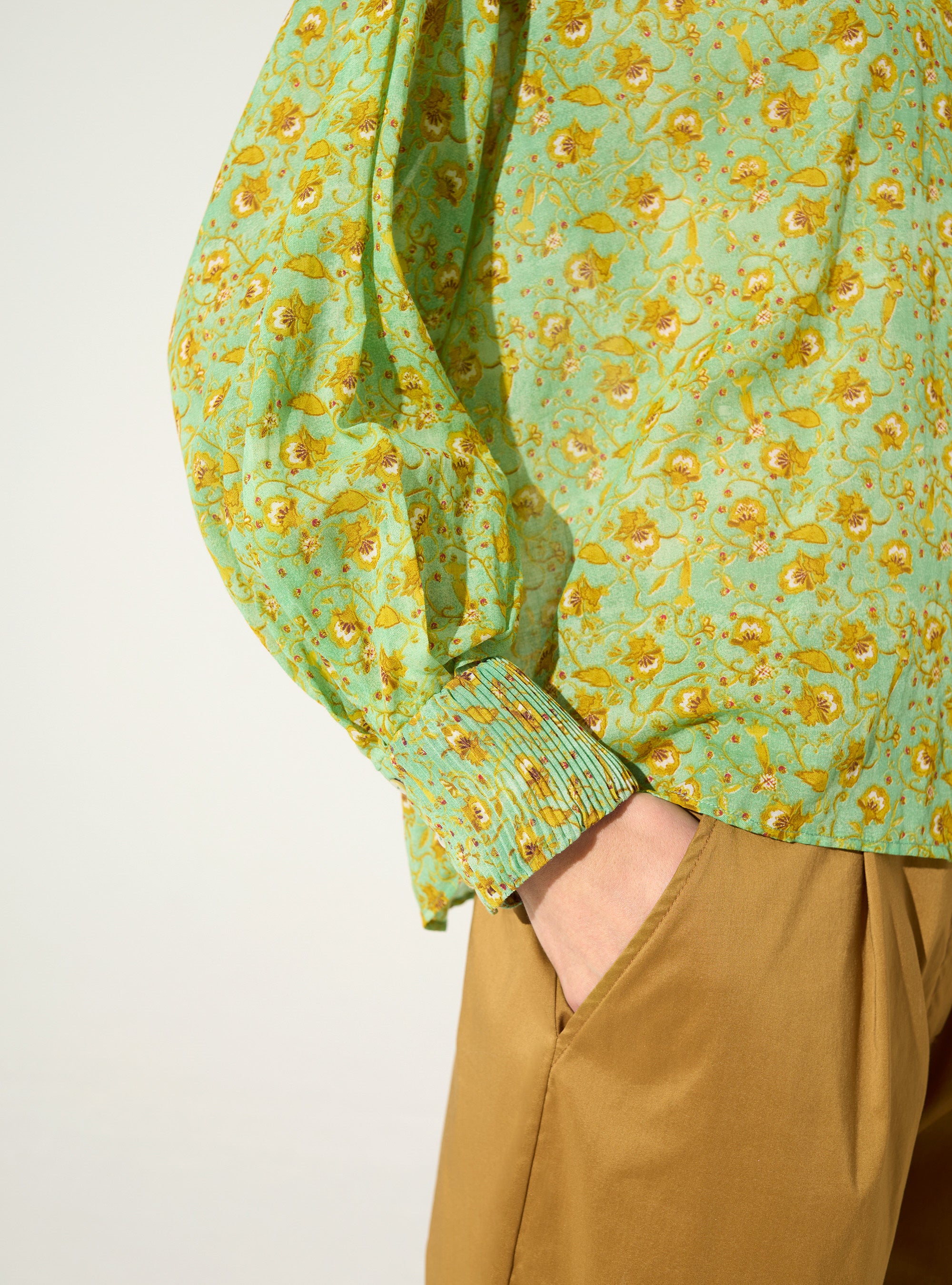 Oversized printed pleated shirt in green cotton