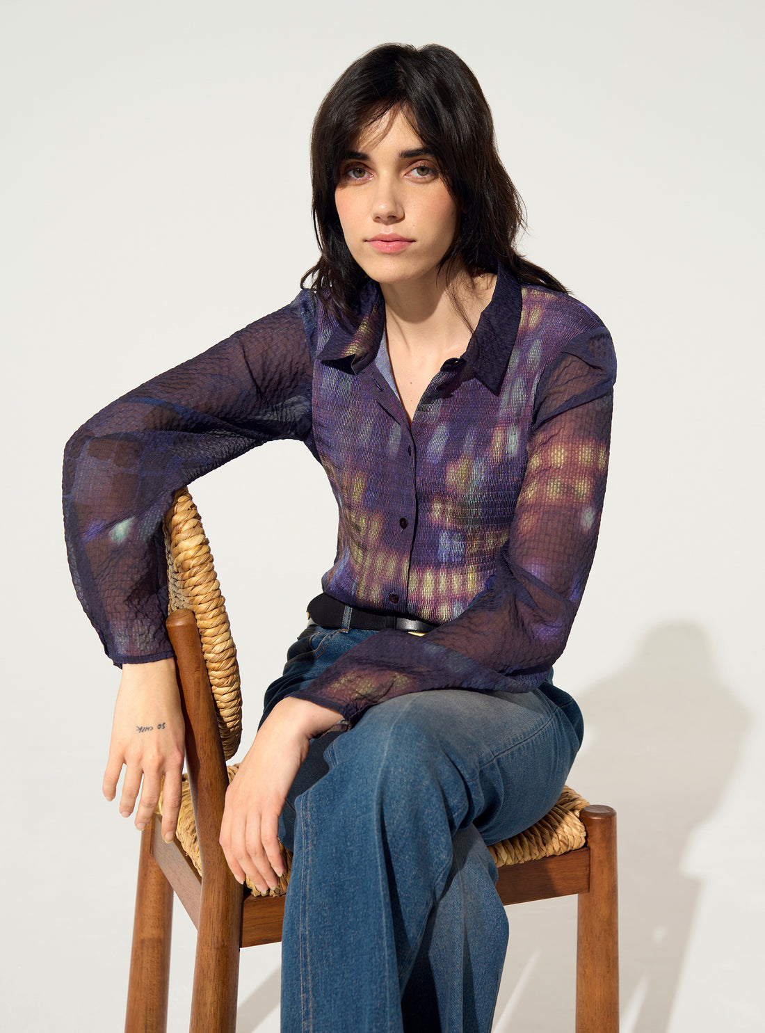 Fitted pleated shirt with purple house print