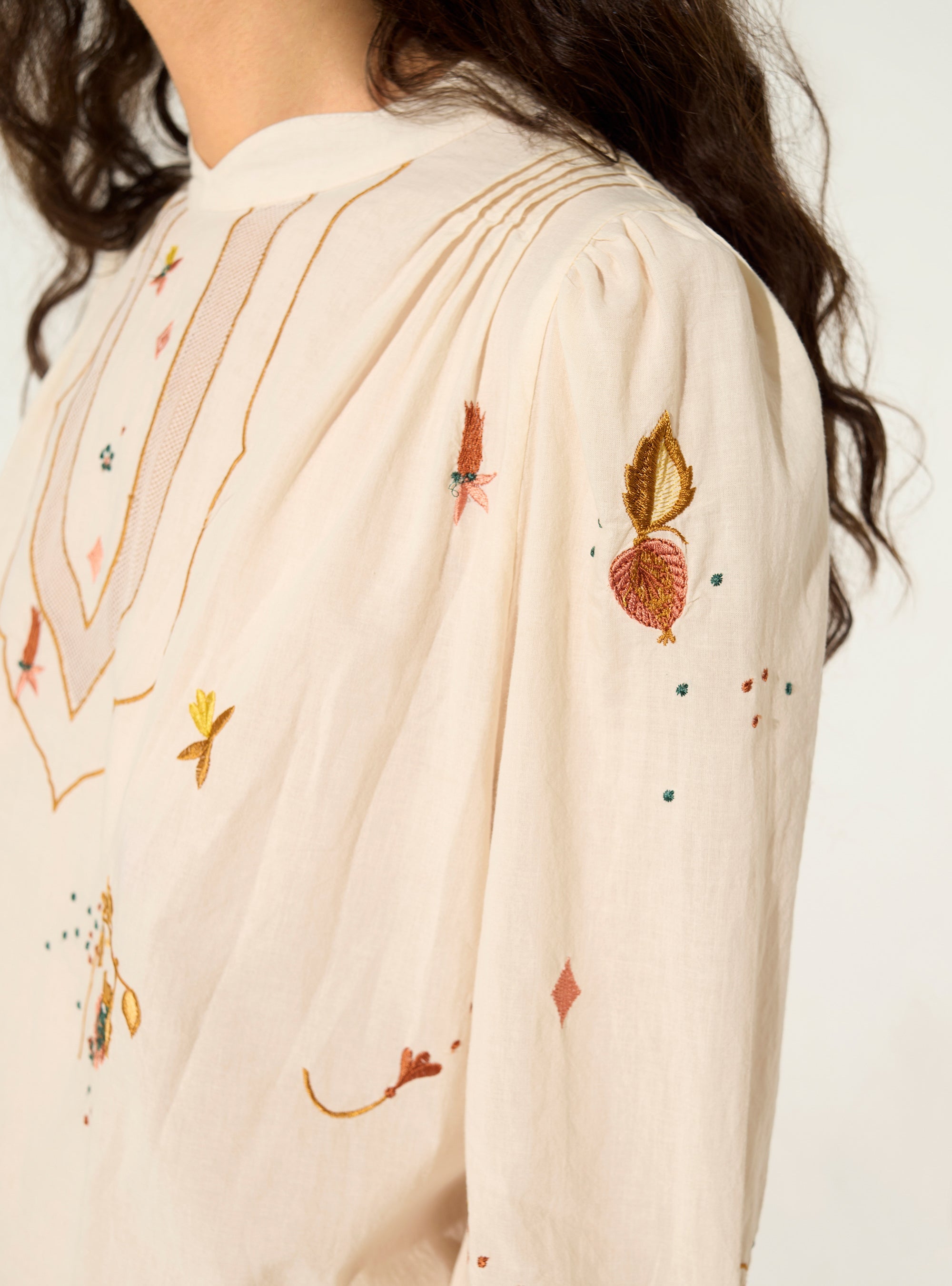 Embroidered blouse in ecru cotton