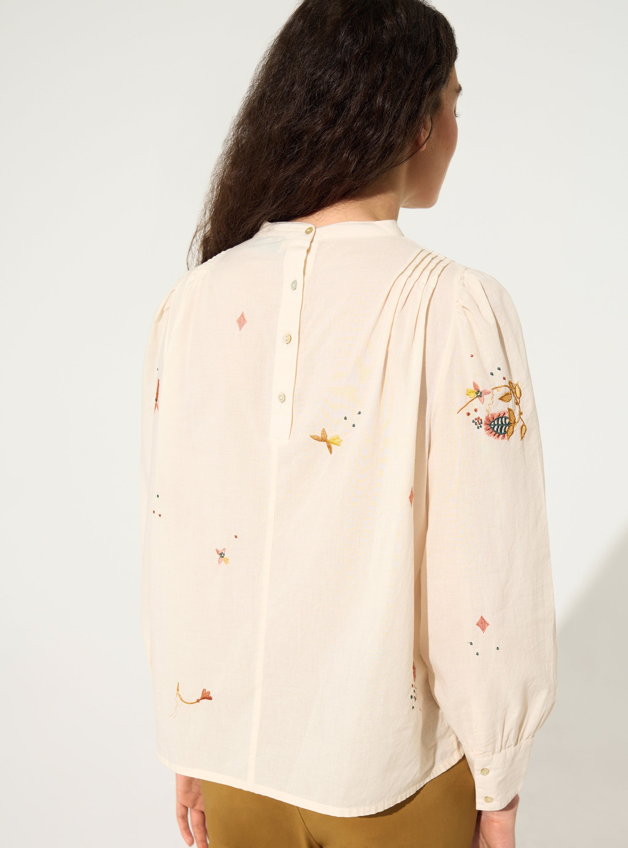 Embroidered blouse in ecru cotton