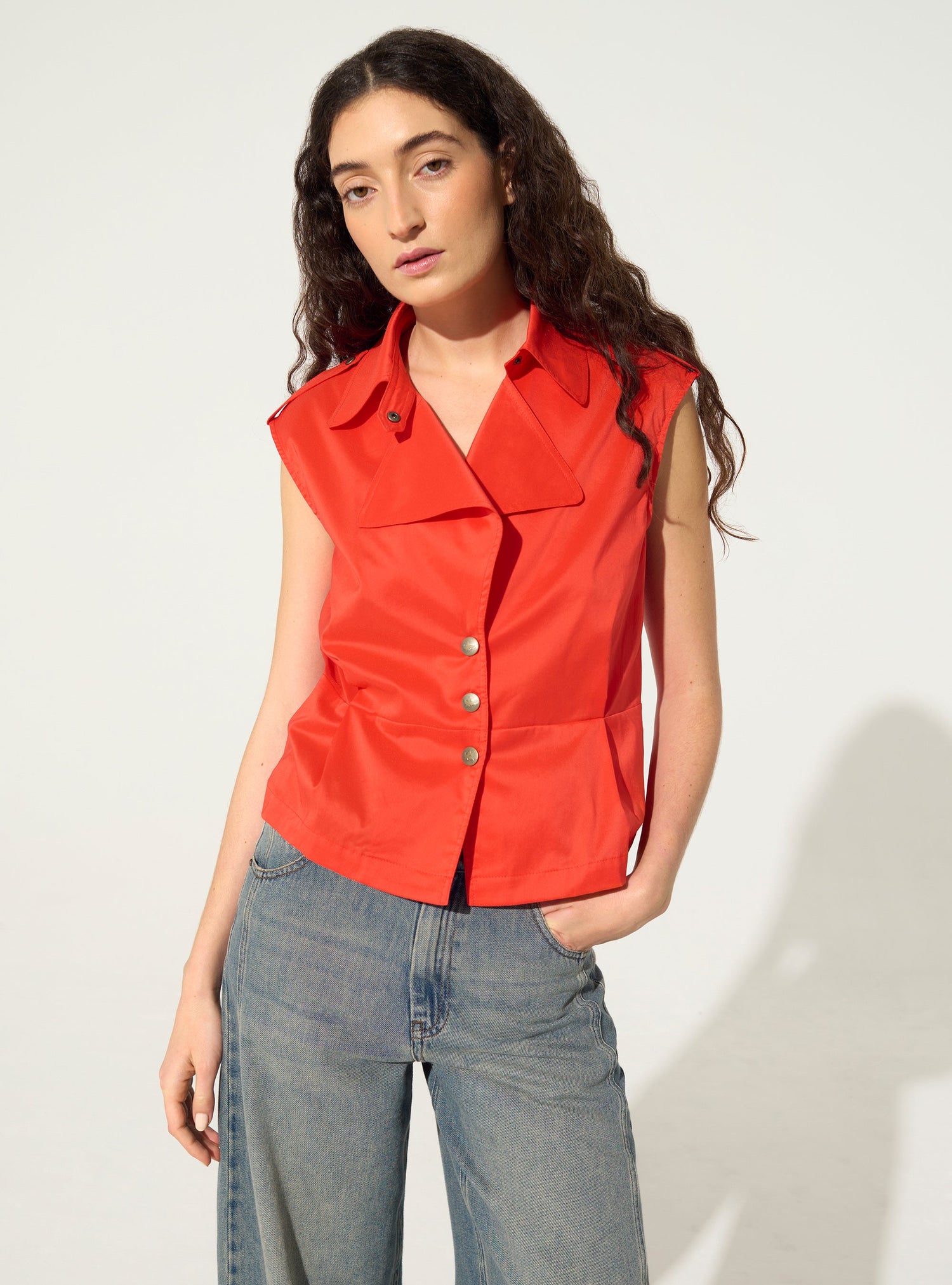 Fitted pleated shirt in red cotton