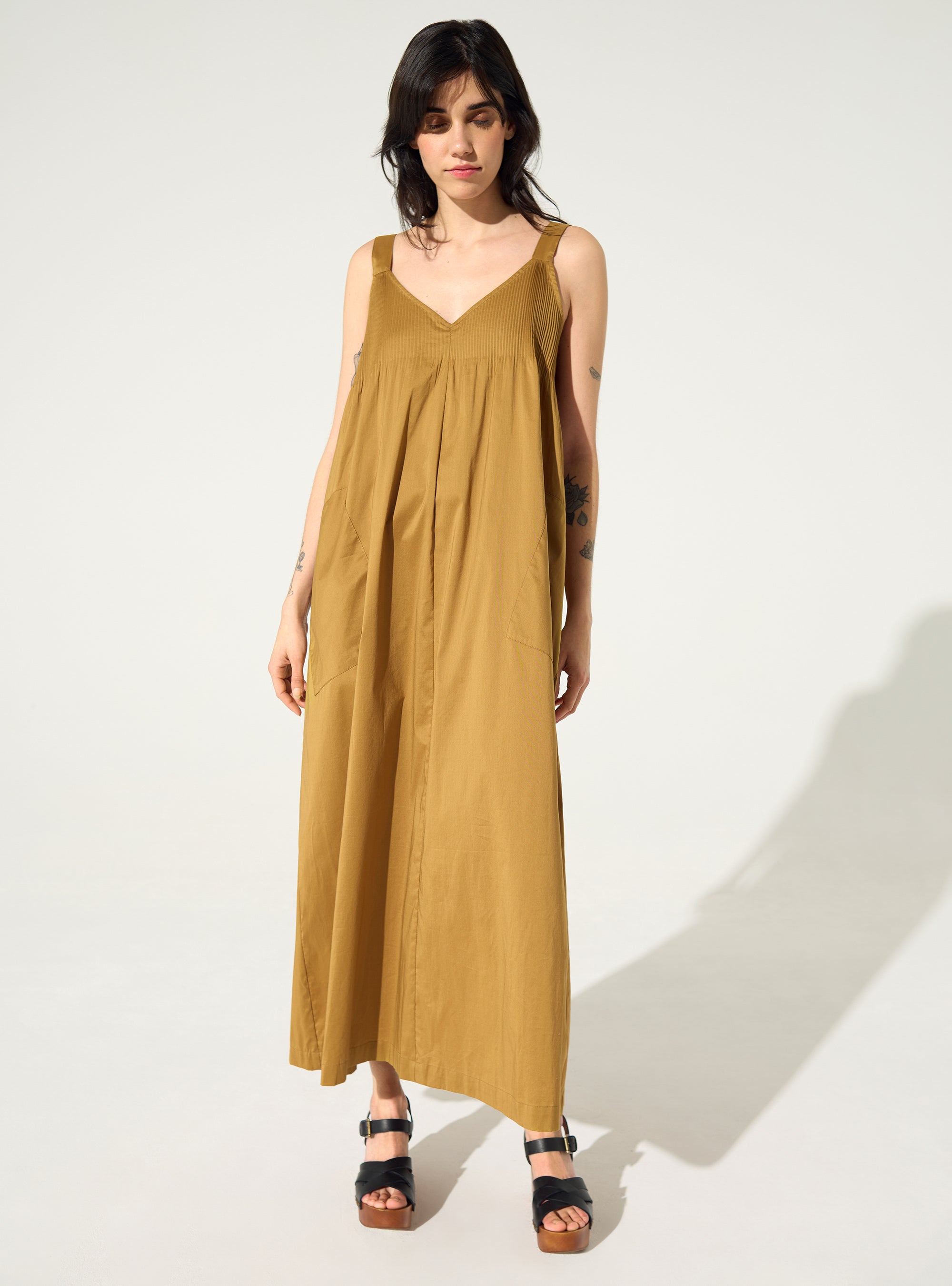 Long pleated dress in brown cotton