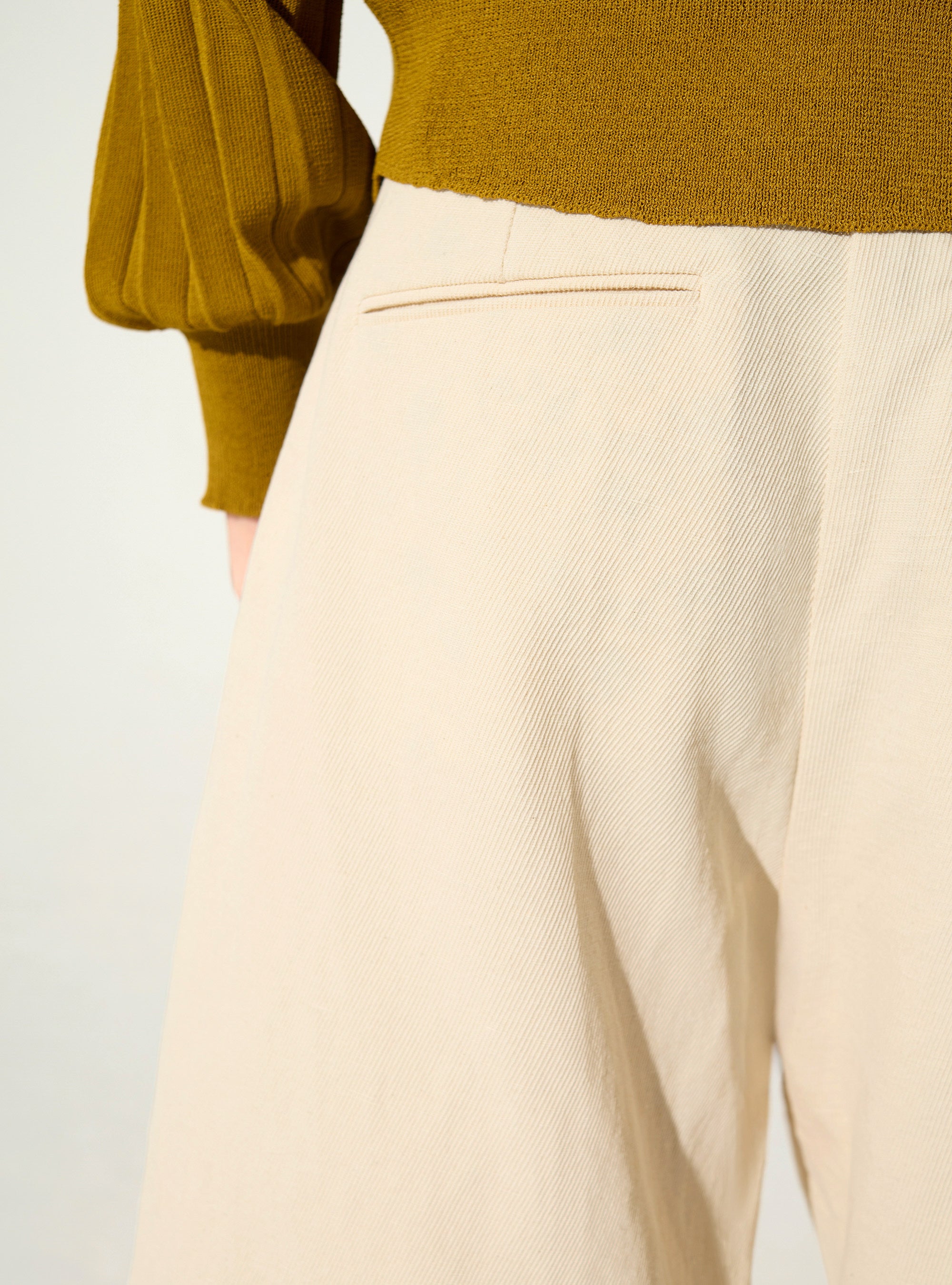 Bermuda shorts in cotton and white linen