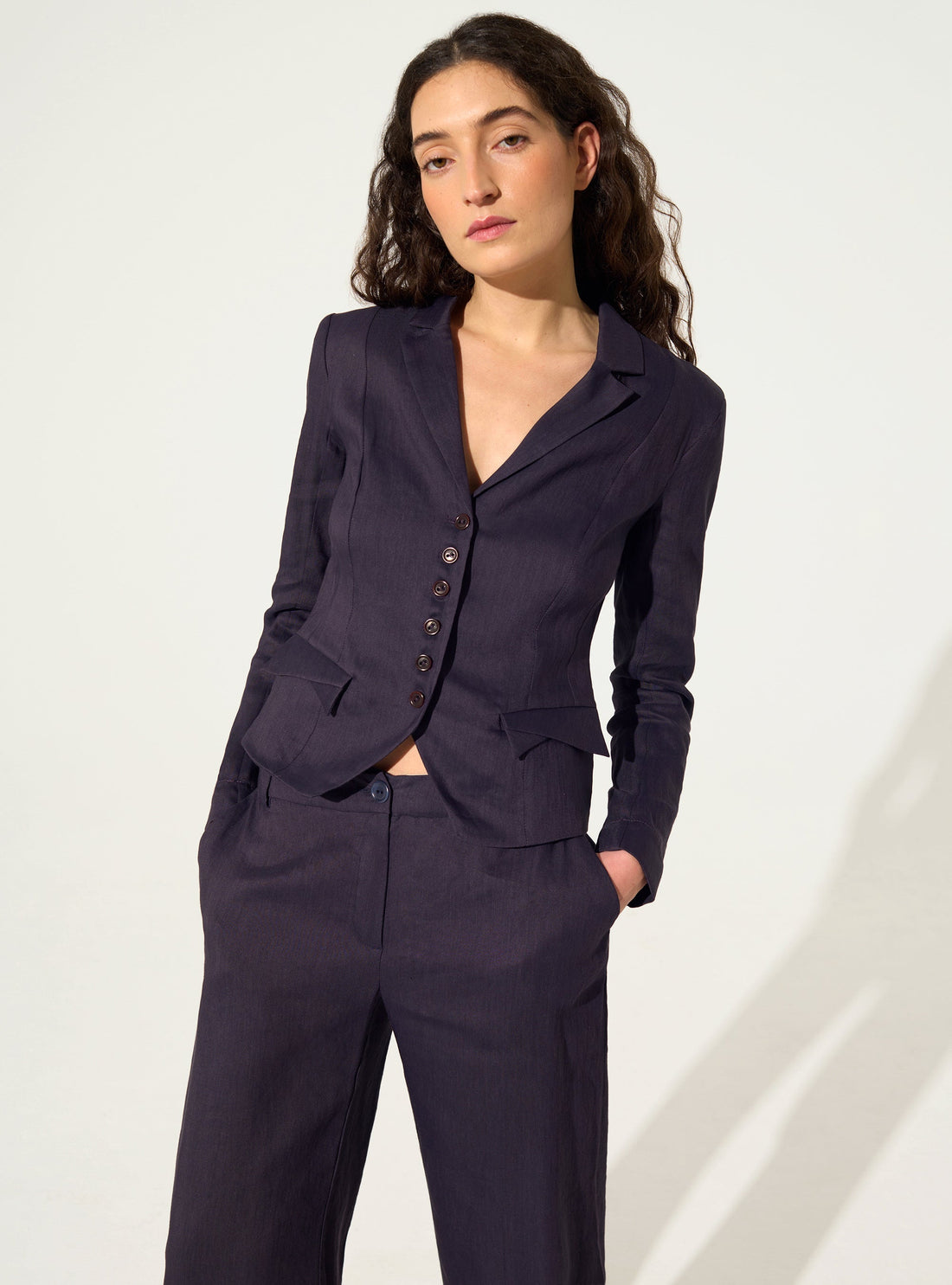 Fitted suit jacket in purple linen
