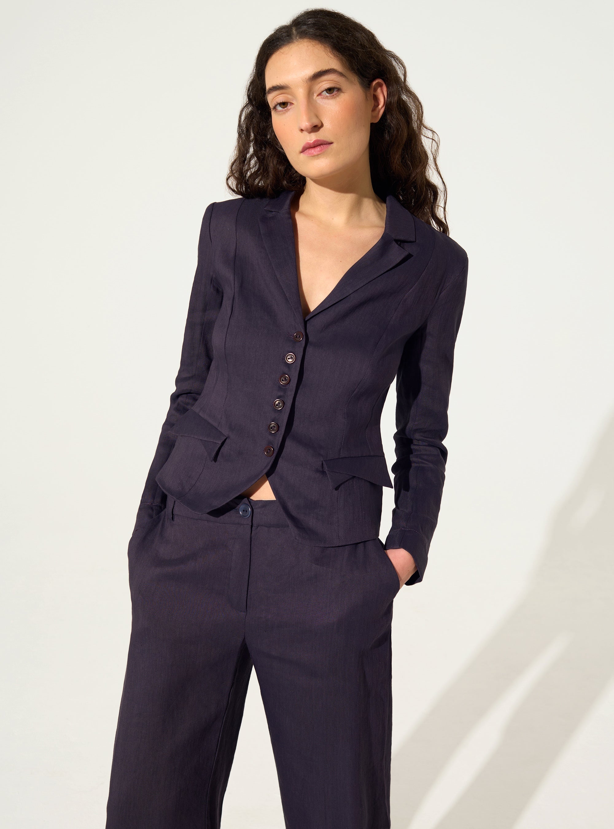 Fitted suit jacket in purple linen