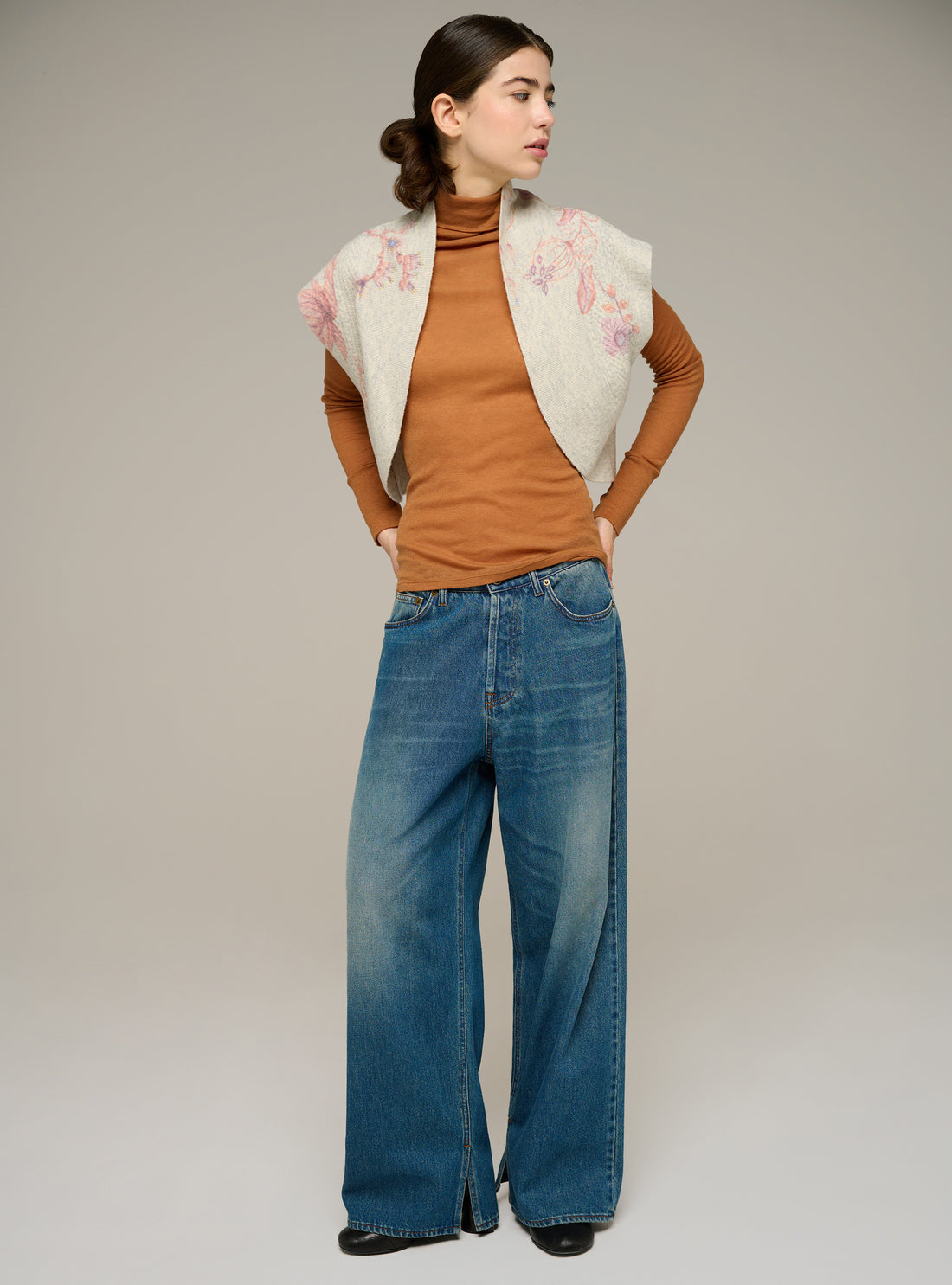 Printed sleeveless vest