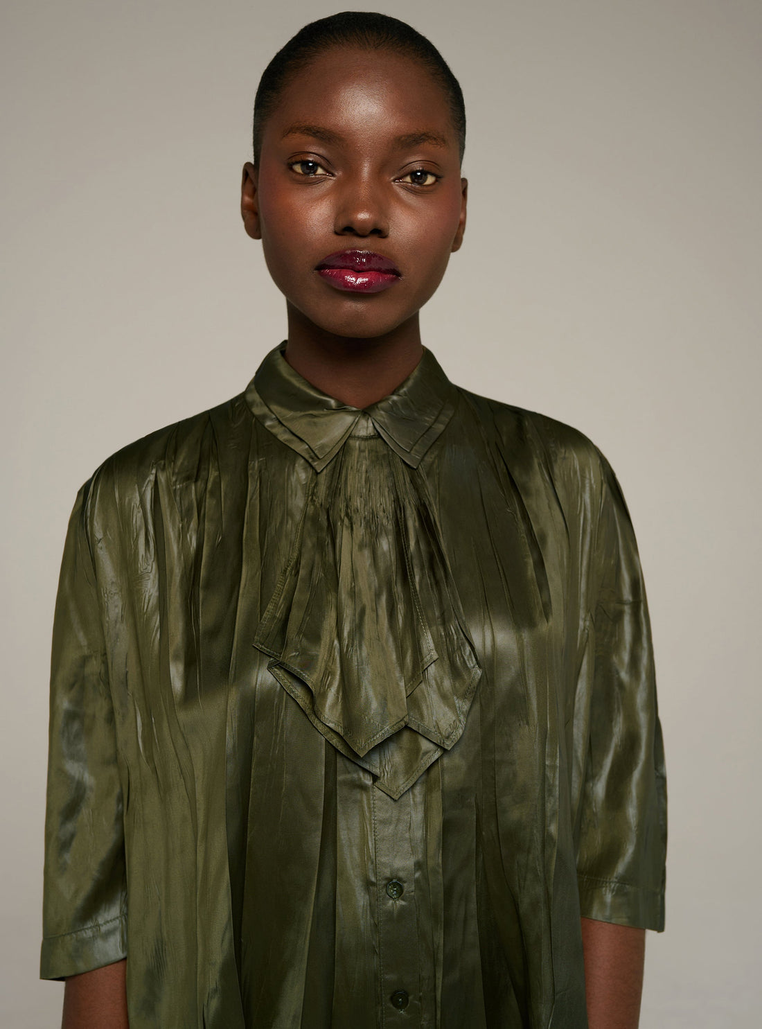 Cotélac Pleated jabot