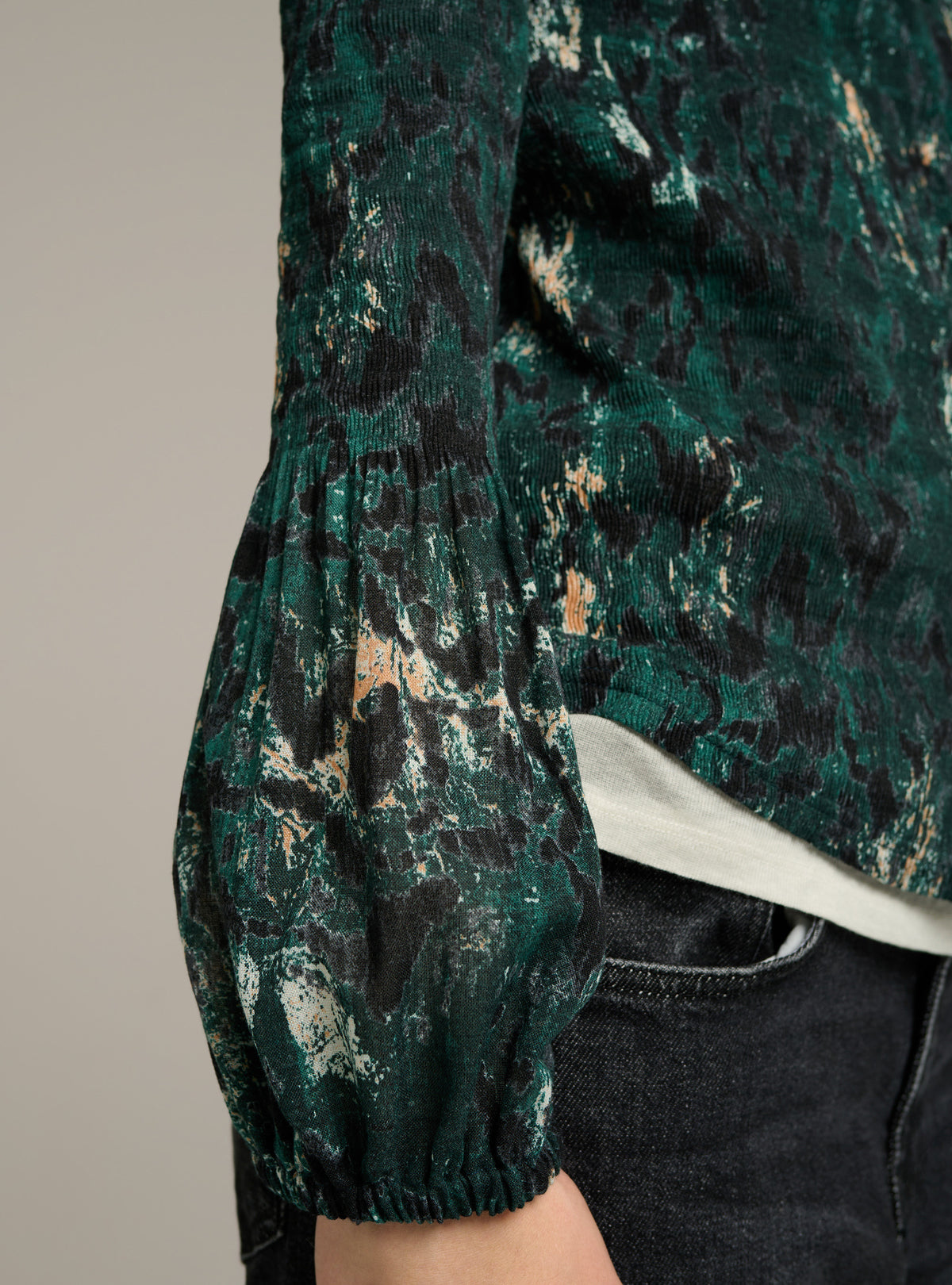 Printed fitted long-sleeve shirt