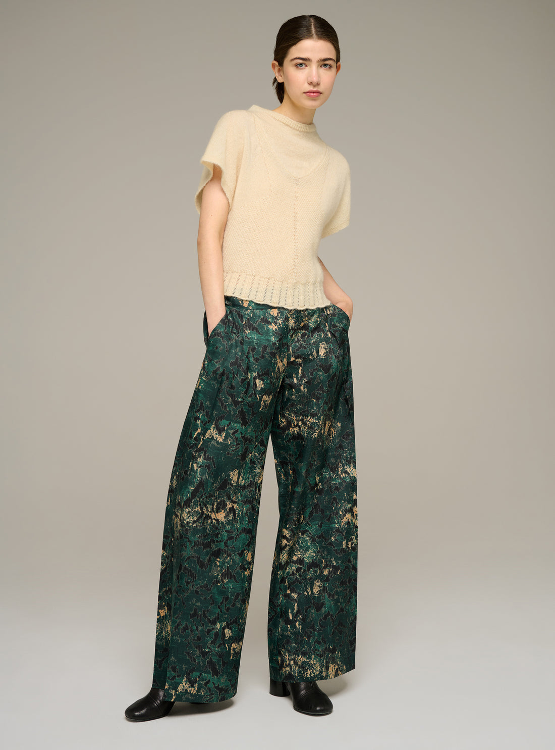 Printed pleated wide-leg pants