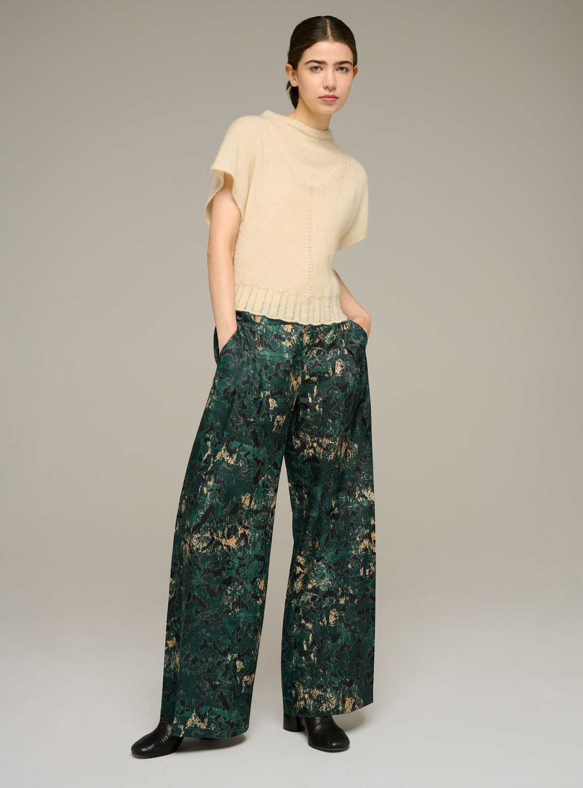 Printed pleated wide-leg pants