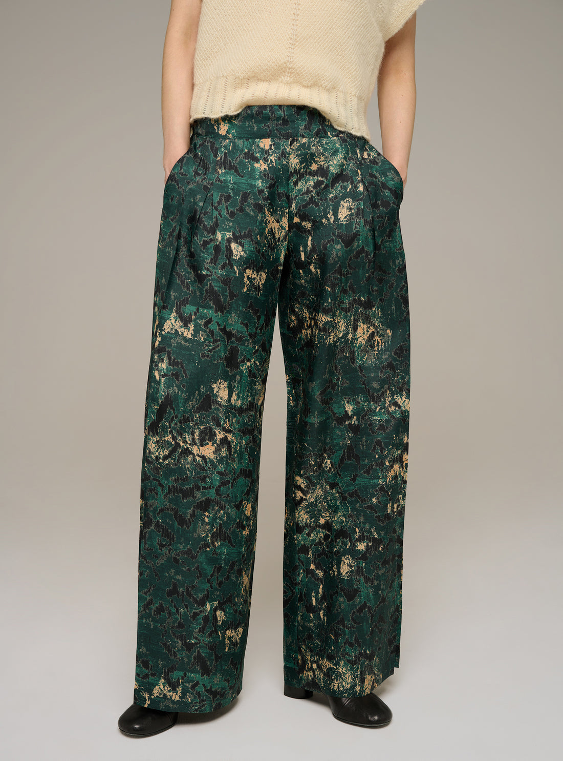 Printed pleated wide-leg pants