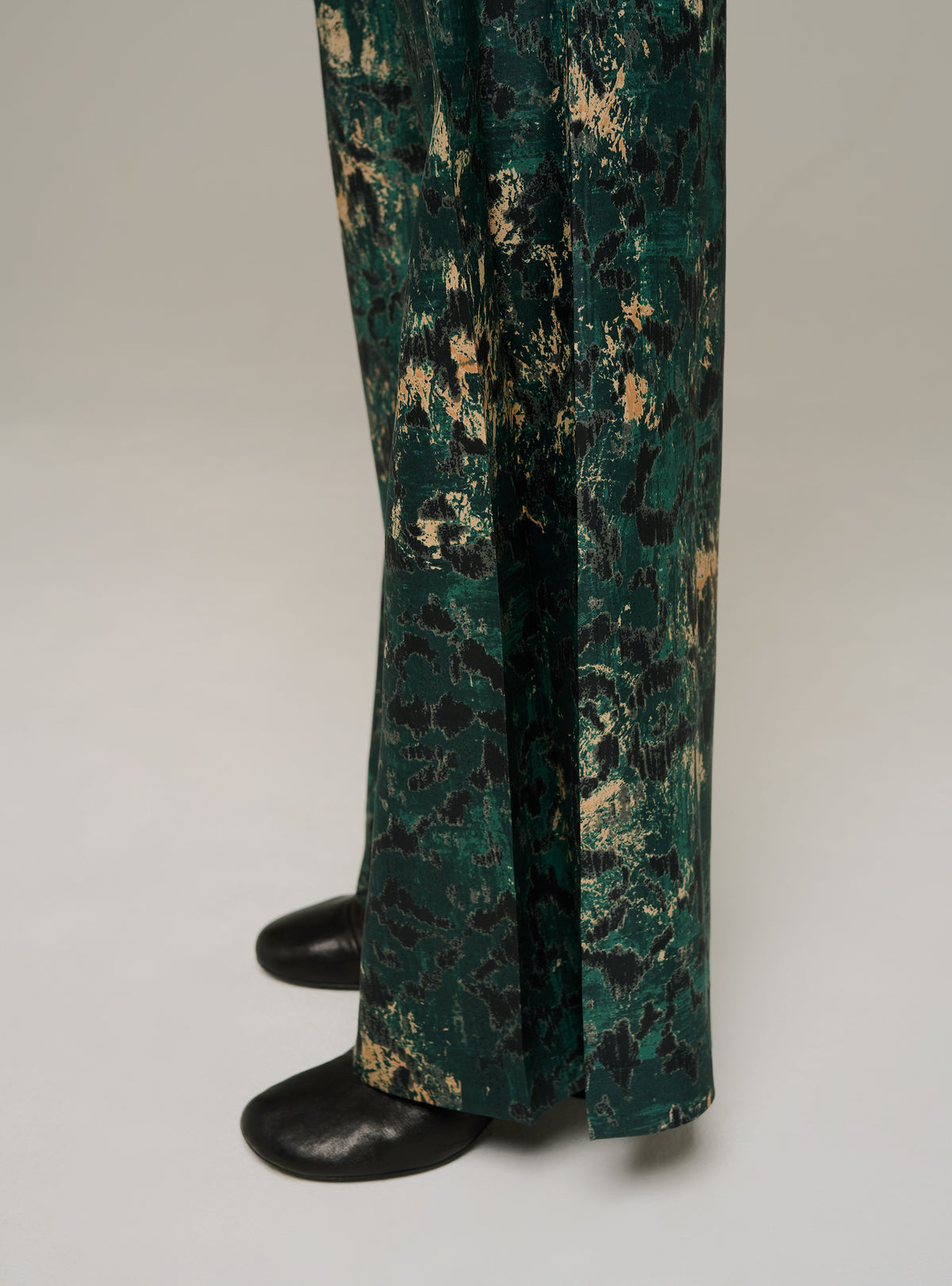 Printed pleated wide-leg pants