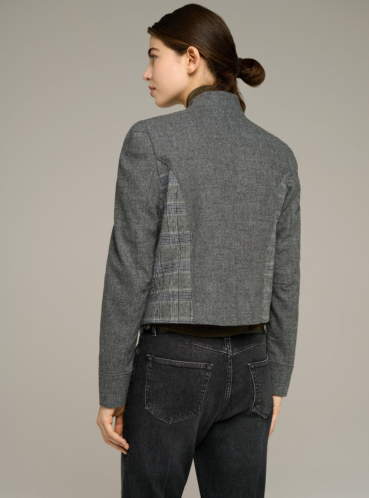 Fitted long-sleeve officer-collar jacket
