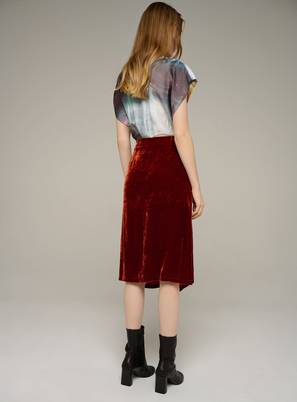 Cotélac Draped straight midi skirt in viscose-silk velvet